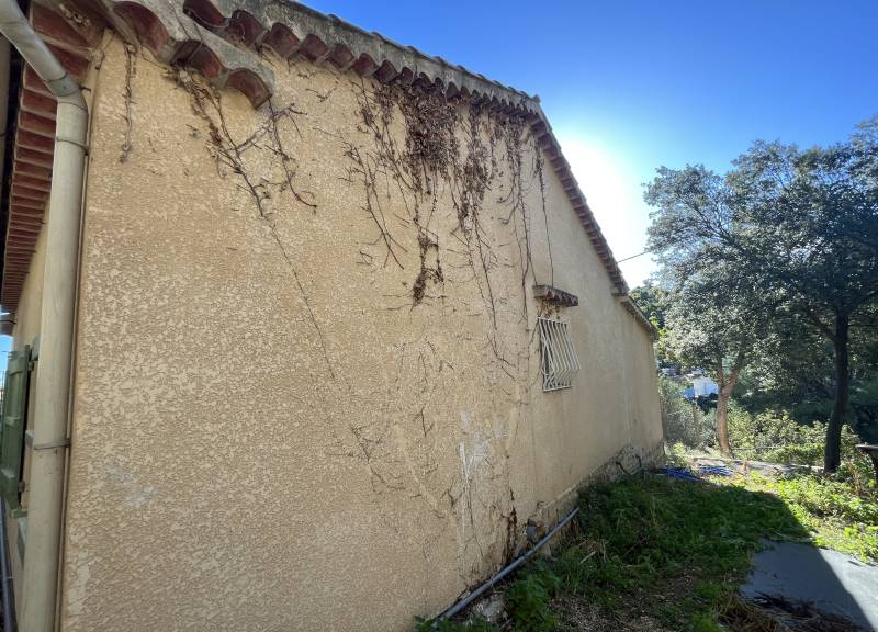 Transformation et Isolation : Une Maison à Ceyreste Retrouve Tout son Confort avec E2P SUD ISOLATION (RGE)