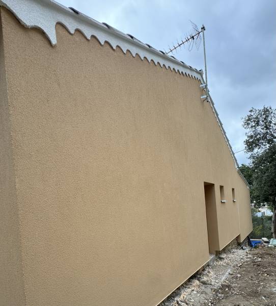 Transformation et Isolation : Une Maison à Ceyreste Retrouve Tout son Confort avec E2P SUD ISOLATION (RGE)