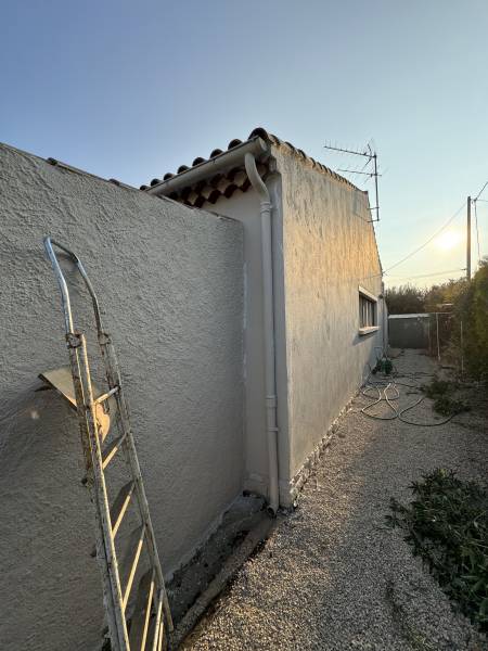 Isolation thermique par l’extérieur pour améliorer la performance énergétique d'une maison à La Fare-les-Oliviers