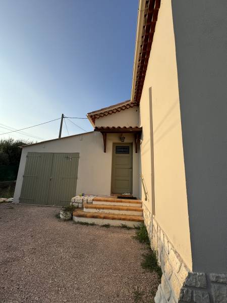Isolation thermique par l’extérieur pour améliorer la performance énergétique d'une maison à La Fare-les-Oliviers