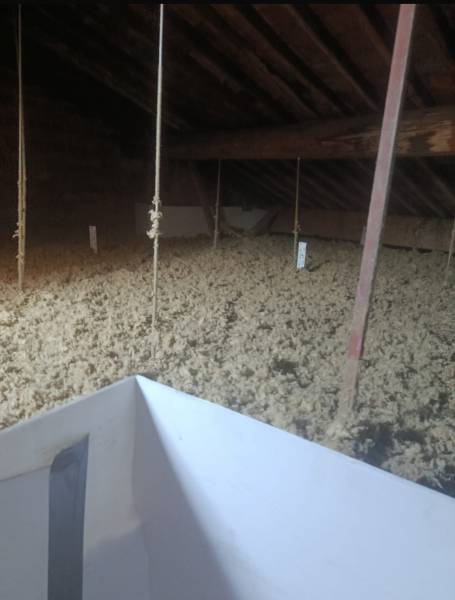 Isolation des combles perdus par soufflage de laine de roche Jetrock 2 avec R=7 à Marseille Bouches du Rhône