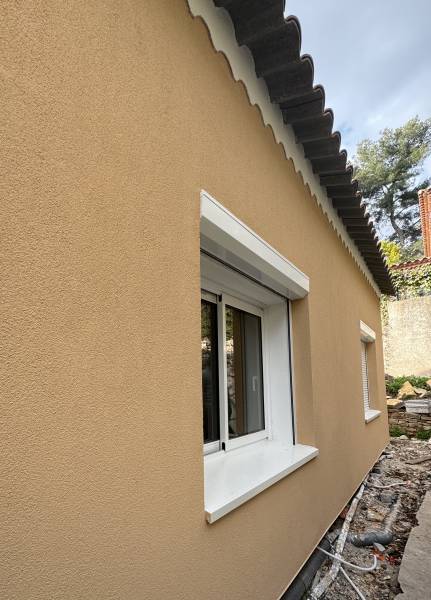 Transformation et Isolation : Une Maison à Ceyreste Retrouve Tout son Confort avec E2P SUD ISOLATION (RGE)