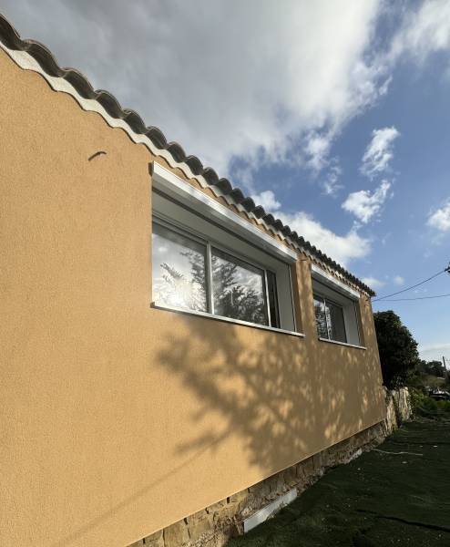 Transformation et Isolation : Une Maison à Ceyreste Retrouve Tout son Confort avec E2P SUD ISOLATION (RGE)