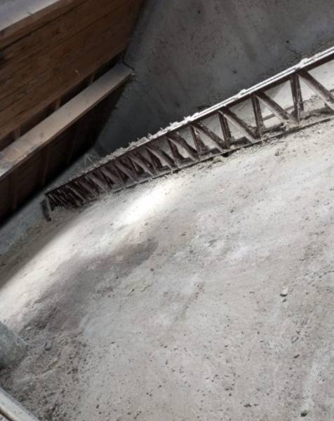 Nettoyage complet de combles infestés par des pigeons à Nîmes avant une isolation en rouleaux