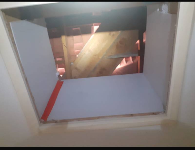 Isolation thermique des combles par laine minérale soufflée avec trappe isolée et pose de repérage à Martigues